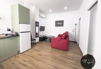Apartamentos Blanco & Negro allows 18 year olds to book a room