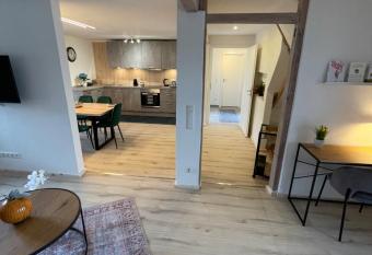 NEU Ganzes Haus f  r bis zu 12 Personen! has Balcony rooms