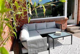 Heimatliebe allows 18 year olds to book a room