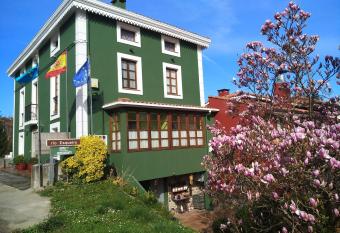 Hotel Casa Vieja del Sastre allows 18 year olds to book a room