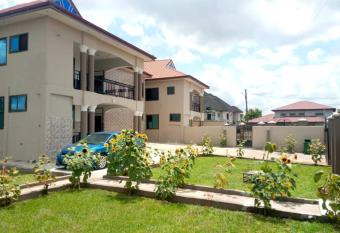 Stunning Executive 2 Bedroom Apartment with KING SIZE BED has Balcony rooms