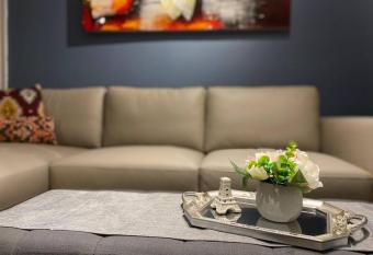 Walkout 1 Bed, 1 Bath Bsmnt Apt has Balcony rooms