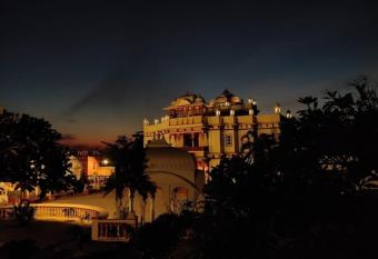 RAJGADHH PALACE RESORT has Balcony rooms