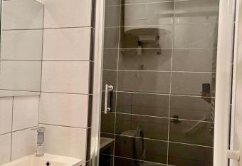 Chez doudou 1 allows 18 year olds to book a room