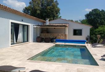 Villa au calme has Balcony rooms