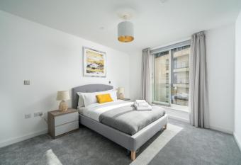 Bath Riverside Apartments has Balcony rooms