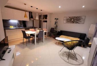 Maison de ville - Quai Sully has Balcony rooms