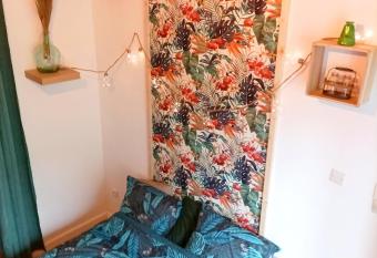 Le studio Naturel allows 18 year olds to book a room