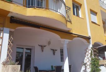 Casa BuenaVista Albunol has Balcony rooms