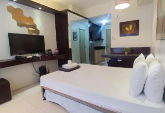 Sofias Place Tower 5 w/balcony & Karaoke + NTFLX allows 18 year olds to book a room