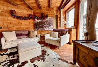 Chalet Grosottino has Balcony rooms