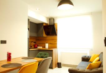 Afrodita Wellness Essence has rooms with a private hot tub