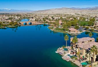 Terra Lago Villa Lake, Mountain and Desert view, Coachella Getaway has Balcony rooms