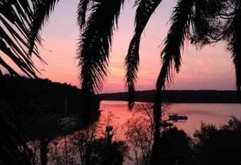 Nora, a big terrace by the sea allows 18 year olds to book a room