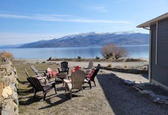 Lakeview allows 18 year olds to book a room