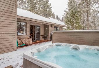 7 Blue Goose has Balcony rooms