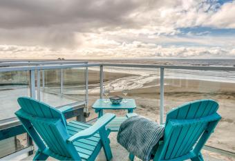 Seascape Rockaway has Balcony rooms