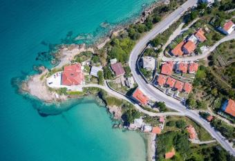 Seascape Villa Kima has Balcony rooms