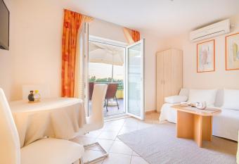 Apartman 3 has Balcony rooms