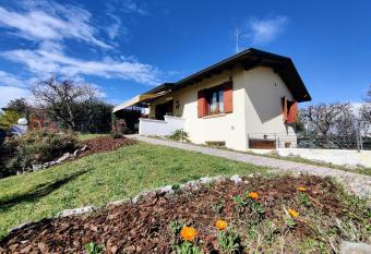 VILLA AMA has Balcony rooms