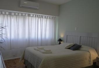 Monoambiente en pleno centro de Adrogu   allows 18 year olds to book a room