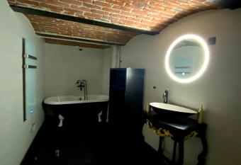 Capsule passion allows 18 year olds to book a room