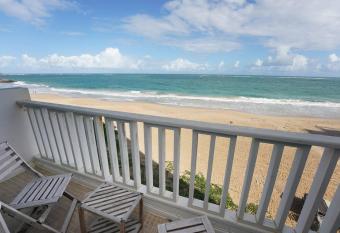 Modern Beach Front Studio - Oceanview Balcony allows 18 year olds to book a room