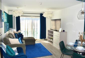 Hemel Apartments- Riverside Retreat allows 18 year olds to book a room