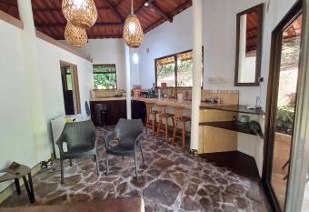 Cosy Apartment near the Lake allows 18 year olds to book a room