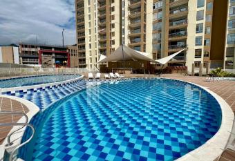 Amplio y moderno apartamento con piscina. has Balcony rooms