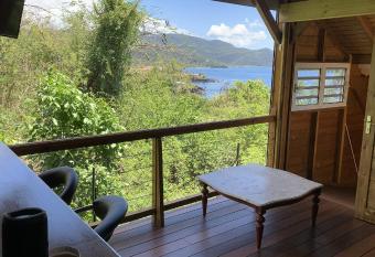 MAISON FAMILLE RANCE has Balcony rooms