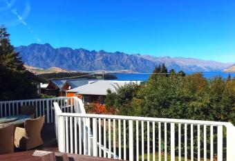 Fabulous VIEWS, WALK to town has Balcony rooms