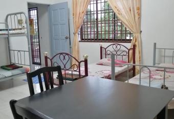 Homestay HARAPAN allows 18 year olds to book a room