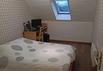 Chambre de 13m2    10min du centre allows 18 year olds to book a room