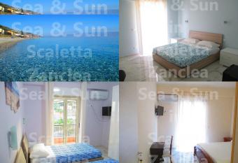 Sea & Sun in Scaletta Zanclea has Balcony rooms