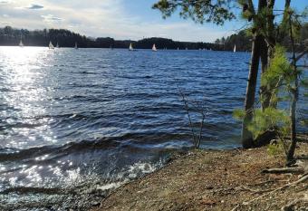 Lakehouse 180  view 3 bed 2 bath has Balcony rooms