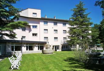 Hotel La Pardina allows 18 year olds to book a room