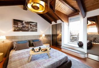 Casa del Borgo - Esclusiva Suite centro Monza con vista Duomo has Balcony rooms