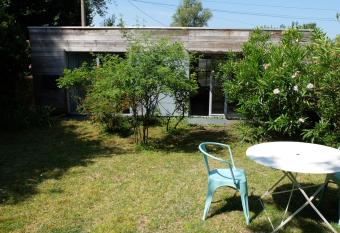 LOGIS BORD D ESTUAIRE allows 18 year olds to book a room