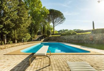 Il Poggiolino - Tuscan villa located in Chianti s hills has Balcony rooms