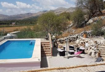 Maison Andalouse avec piscine has Balcony rooms