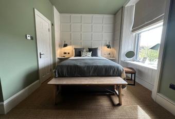 Rooms Above Sugar Boat allows 18 year olds to book a room