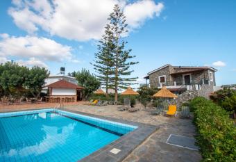 Medusa Villa allows 18 year olds to book a room