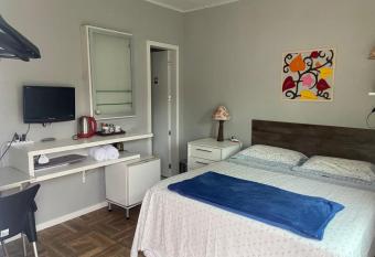 Espa  o aconchegante Blumenau allows 18 year olds to book a room