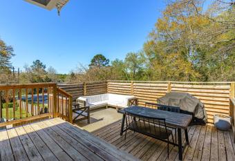 Colonial Life, Downtown, Dogs, 1G Wi-fi, Health Professionals has Balcony rooms