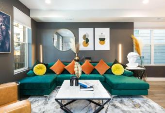 Stunning 3BD 3.5 BA - 10 Min to Downtown! Garage! has Balcony rooms