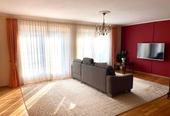 Doppelhaush  lfte nahe Flughafen Hamburg has Balcony rooms