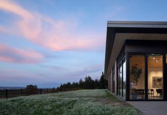 Inn The Ground has Balcony rooms