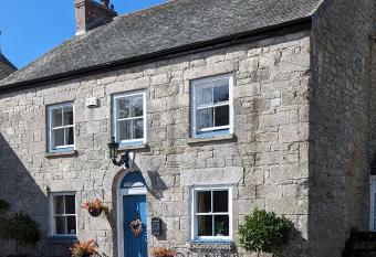 Britannia House Vintage B&B Cornwall allows 18 year olds to book a room