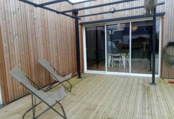 Maison 4 pers, en bord de mer has Balcony rooms